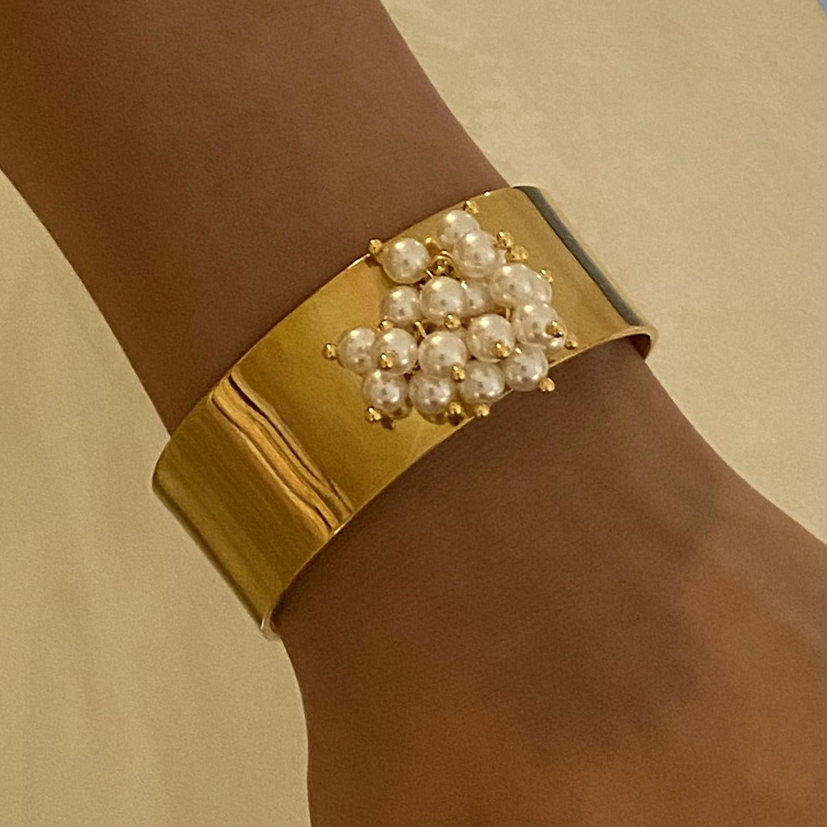 18K gold wide face with pearl design light luxury high-end bracelet-Luxore