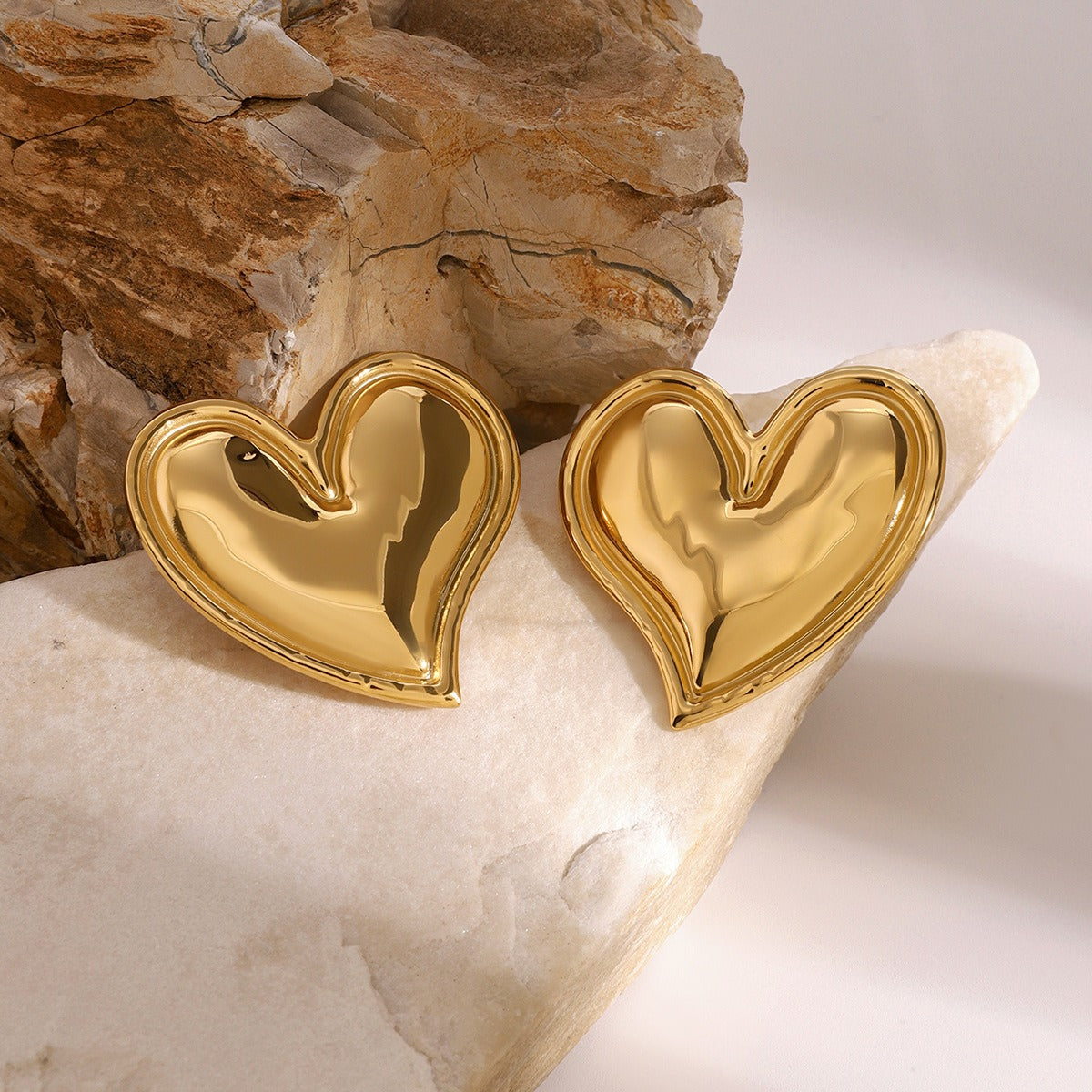 18K gold heart-shaped luxury earrings-Luxore