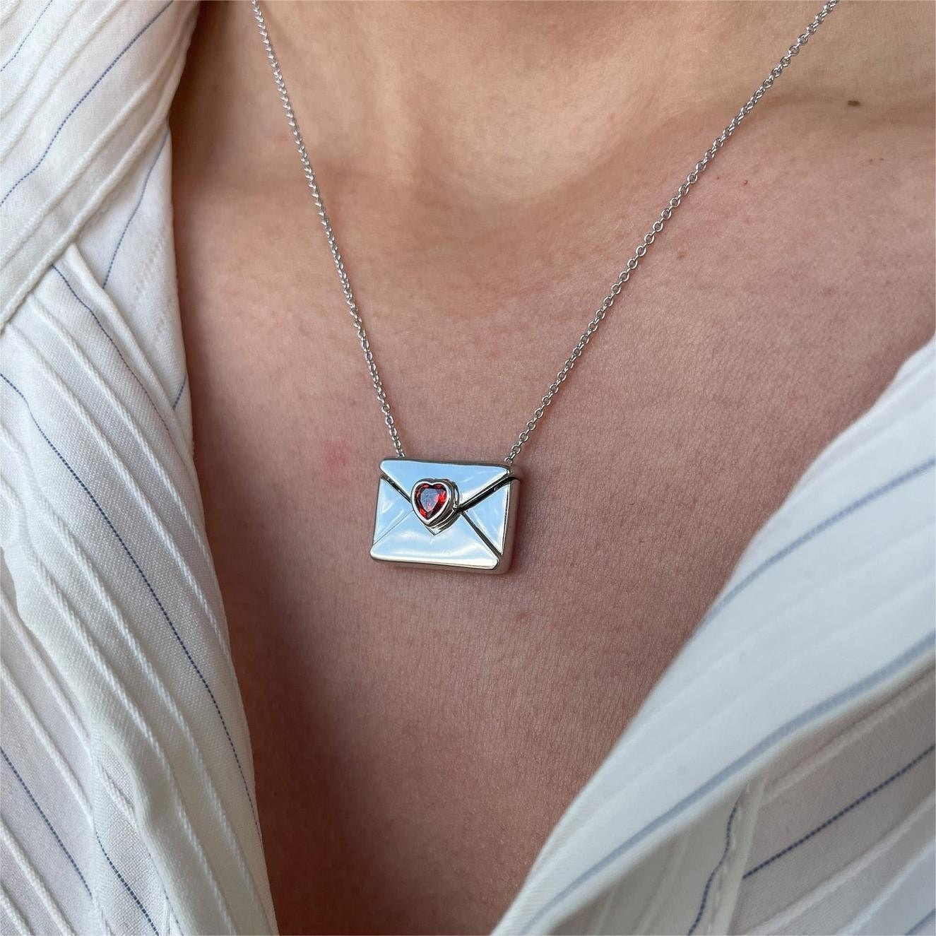 18K gold envelope-shaped inlaid gemstone design exquisite and unique necklace-Luxore