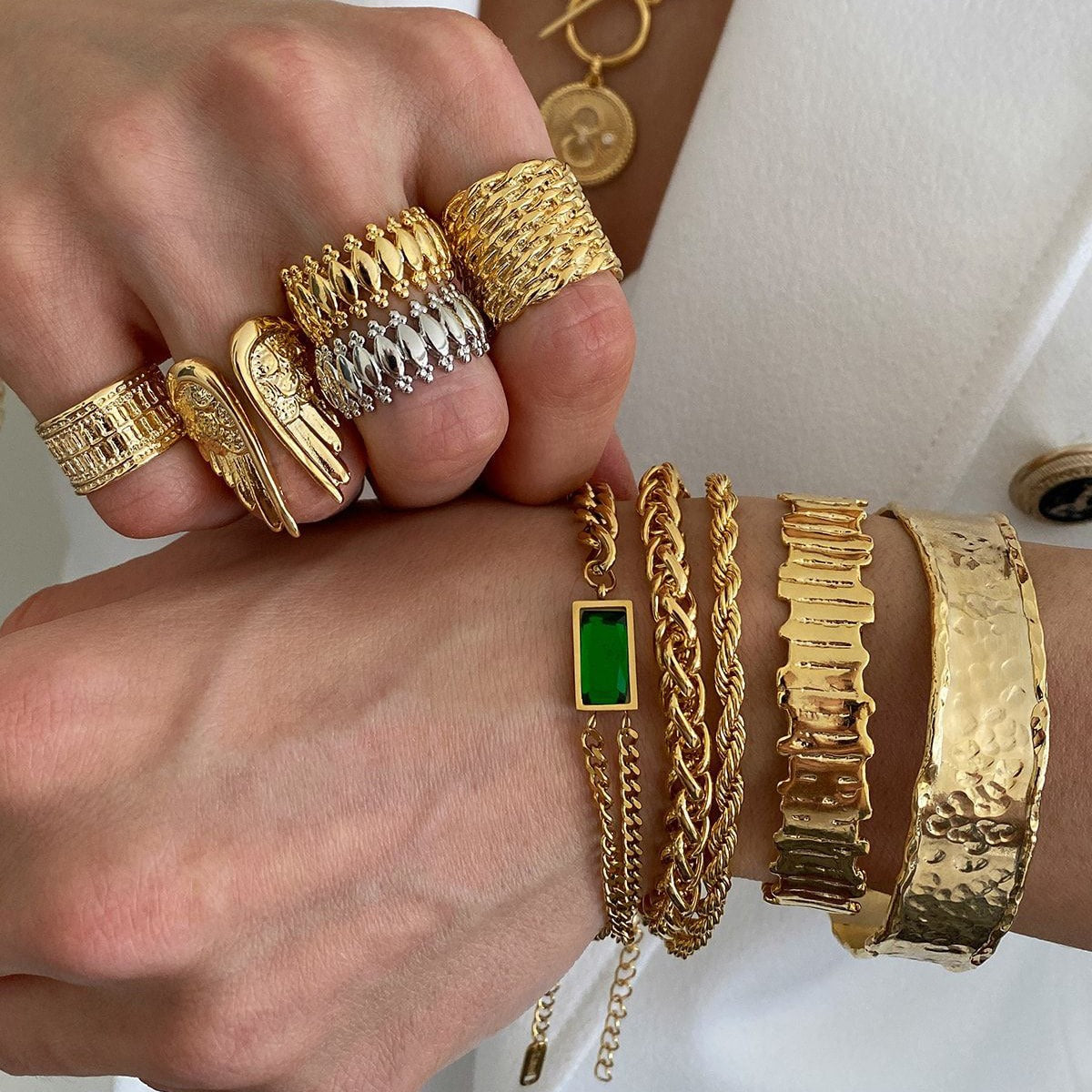 18K gold light luxury fashion wide surface with hammer pattern design bracelet-Luxore