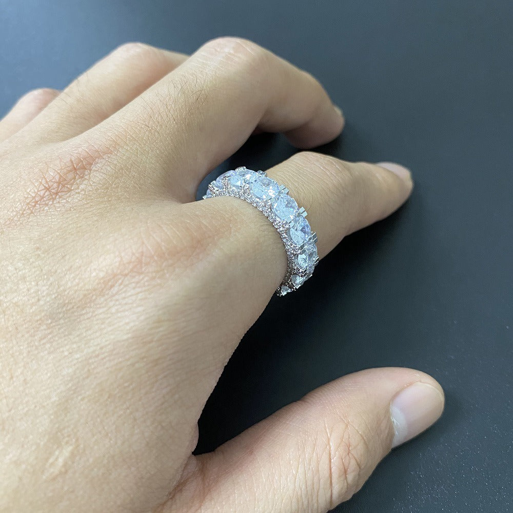 18K gold with diamond-studded design, light luxury and noble ring-Luxore
