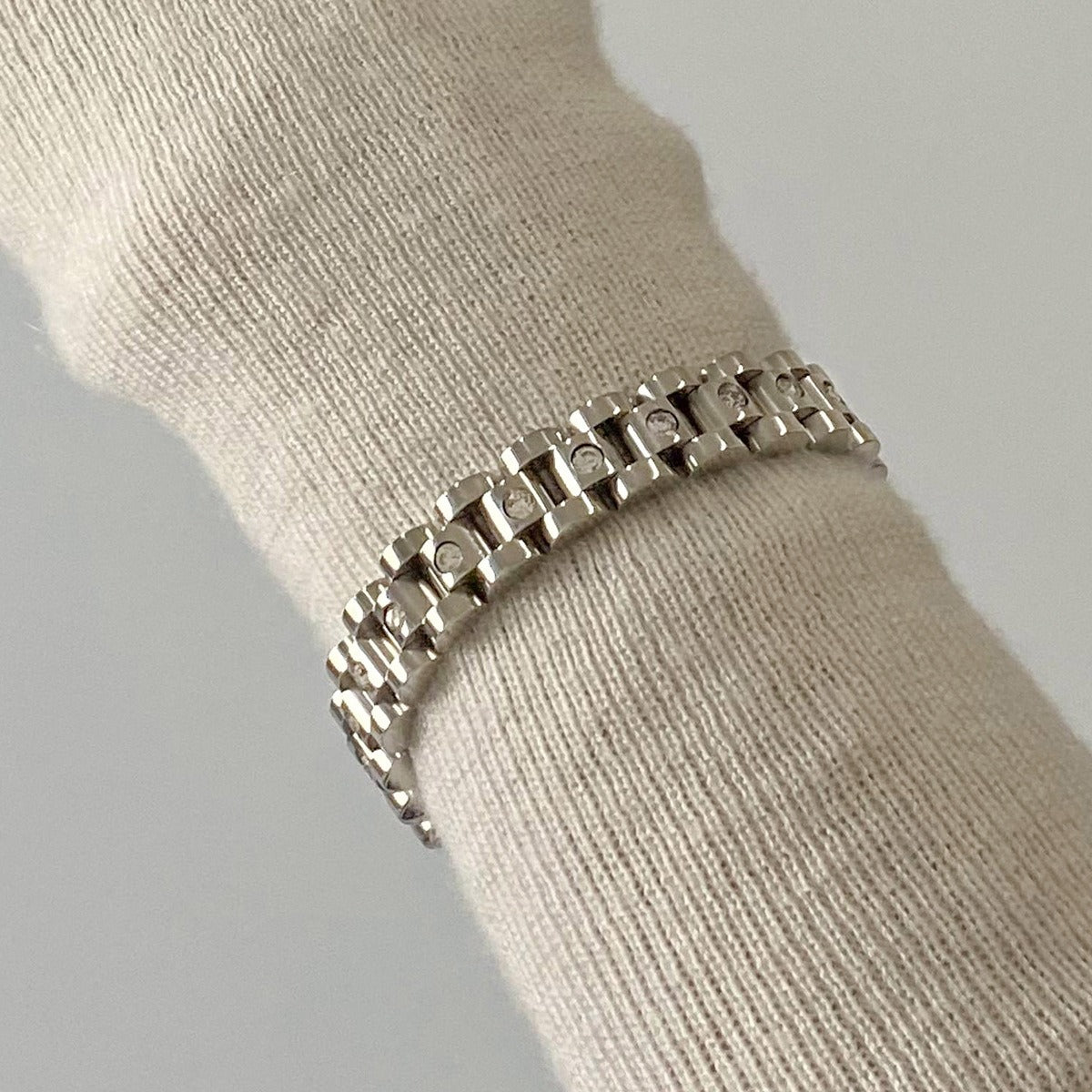 Watchband-shaped diamond-studded luxury bracelet-Luxore