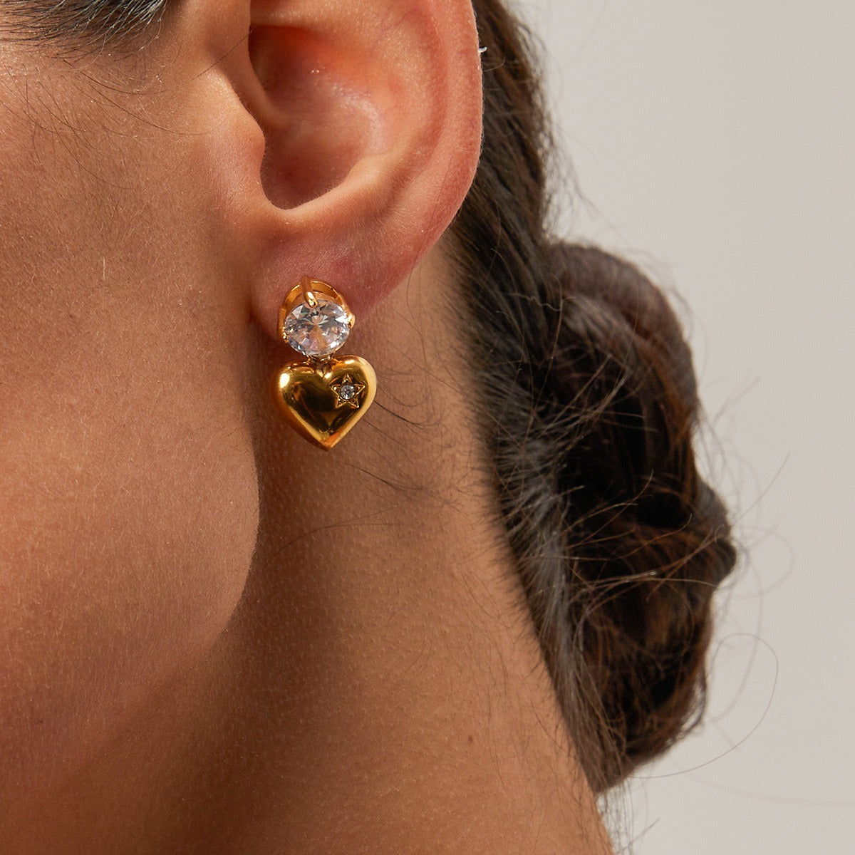 18k gold noble and elegant heart inlaid zircon design earrings-Luxore