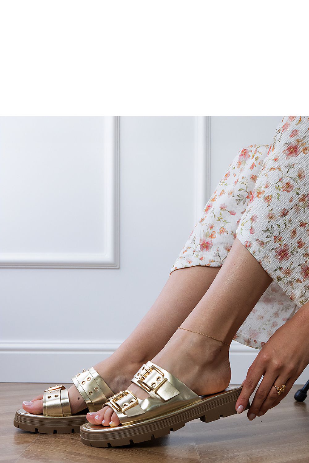 Women's Footwear - Flip-flops