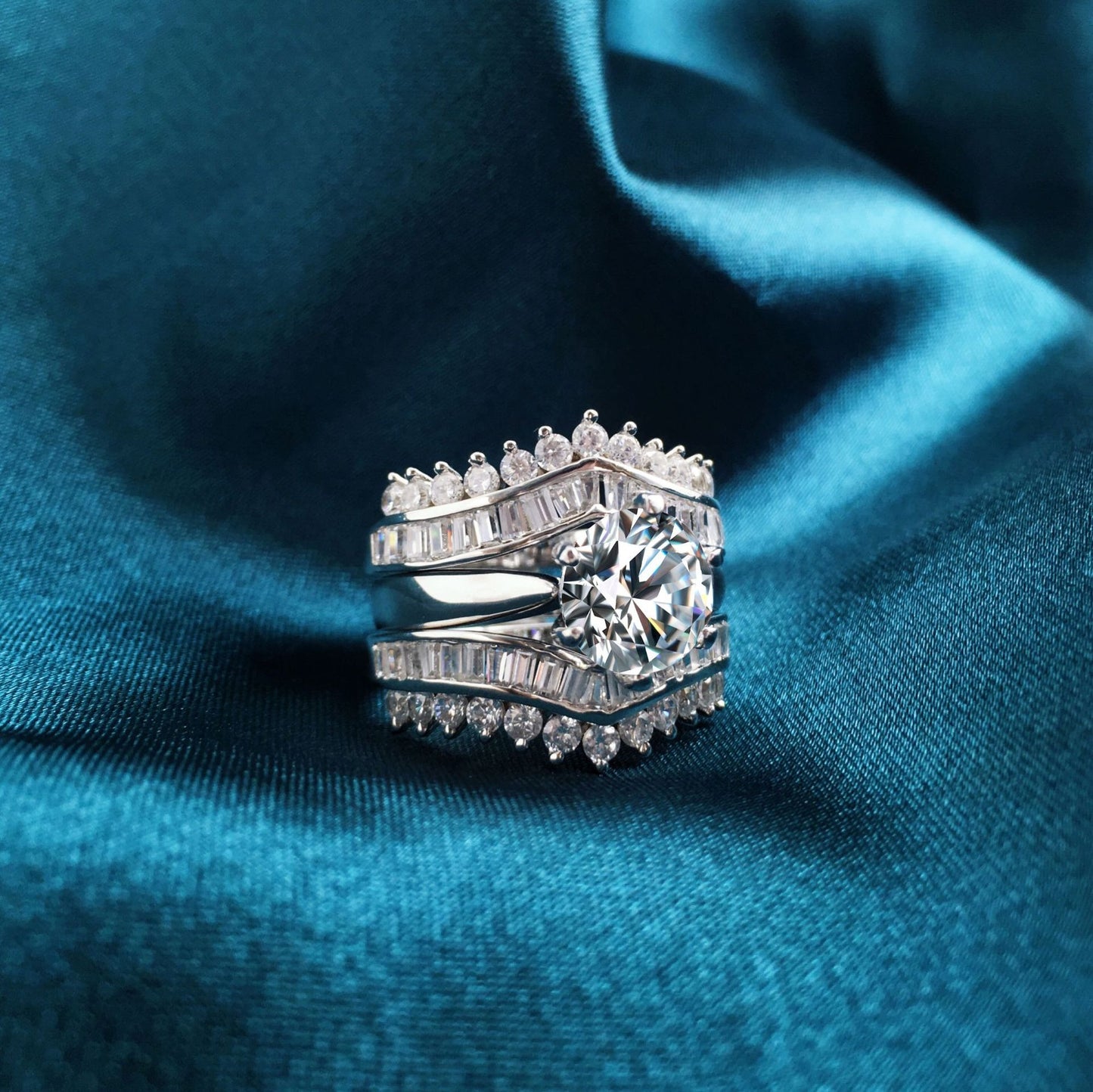A set of three dazzling rings inlaid with gemstones-Luxore