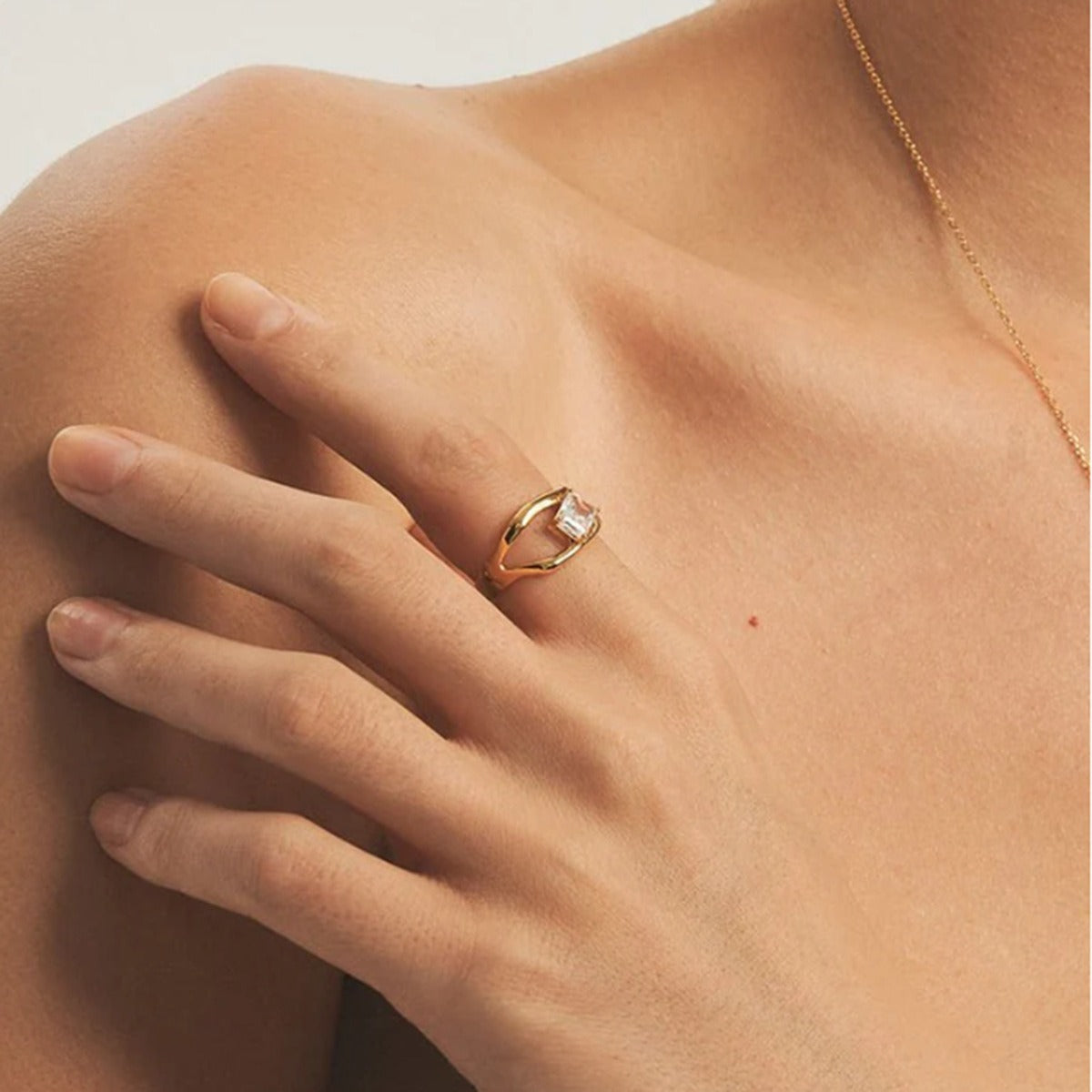 18K gold geometric hollow inlaid gemstone unique design high-end ring-Luxore