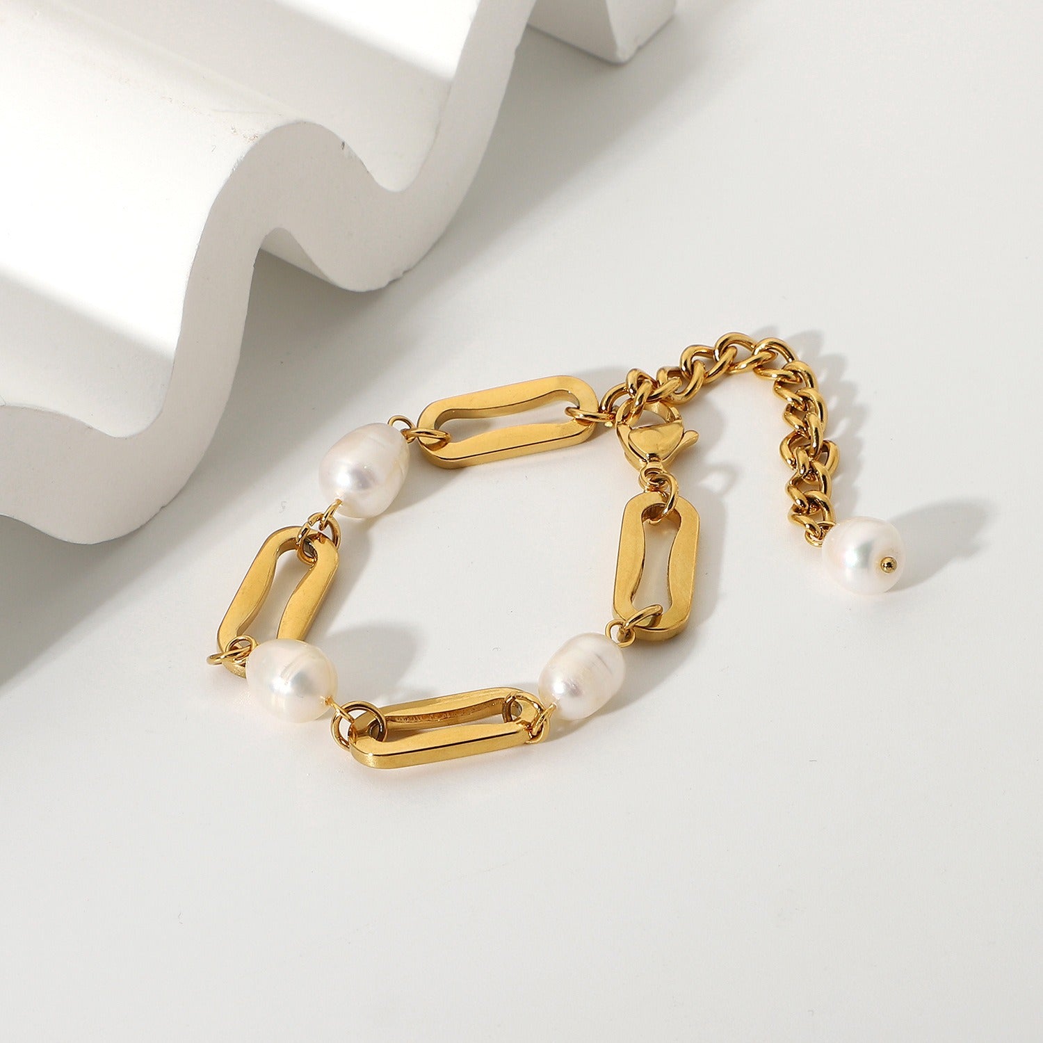 Gold Plated Rectangular Chain with Pearl Design High-End Bracelet-Luxore