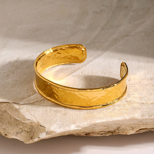 18K gold light luxury fashion wide surface with hammer pattern design bracelet-Luxore